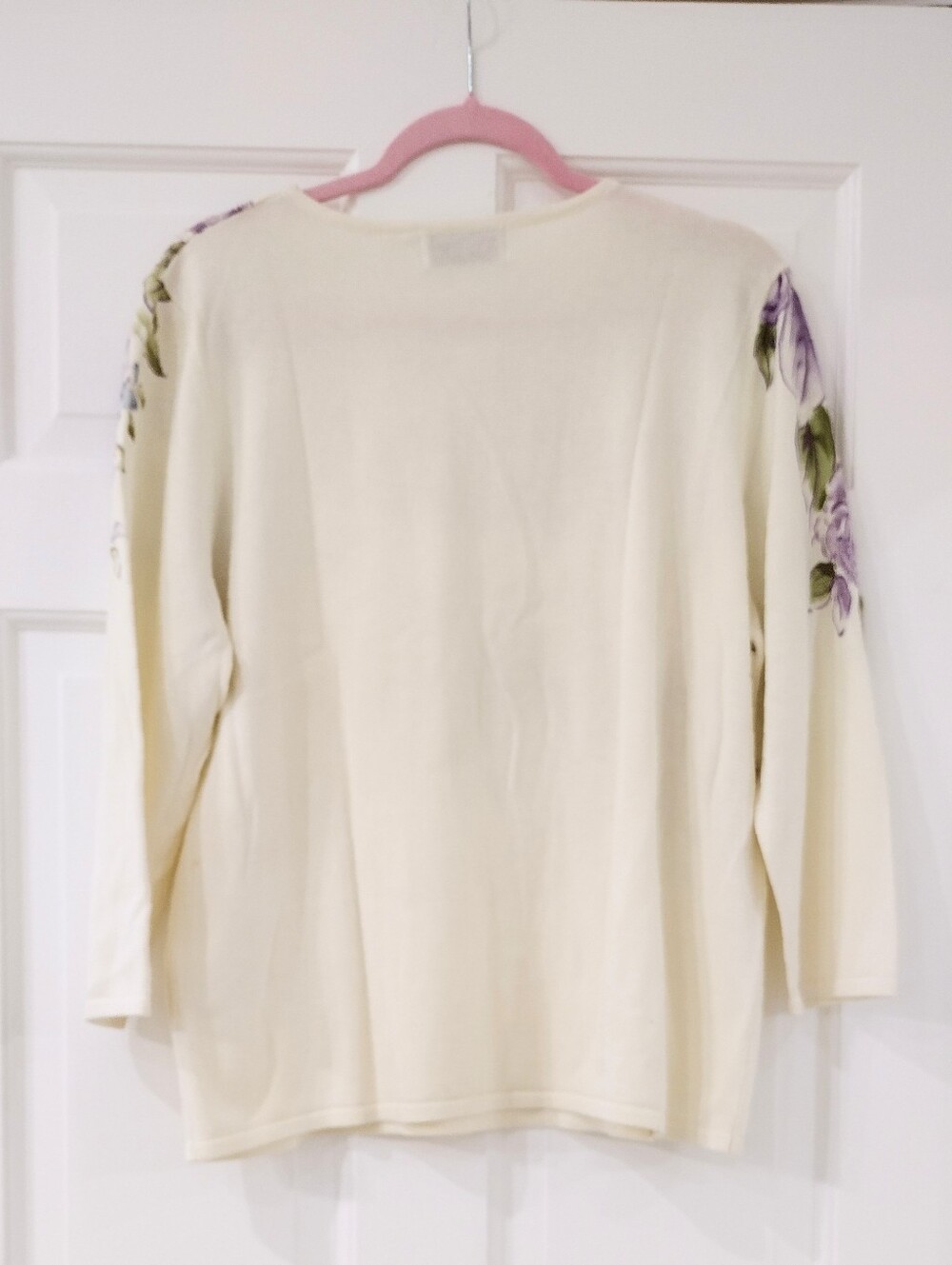 Alfred Dunner Sz LFloral Scoop Neck Women's Top in Cream and Lilac - Picture 8 of 17